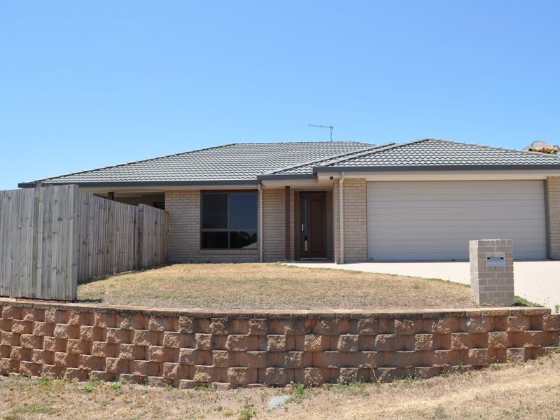 17 Dartmouth Close, Clinton QLD 4680