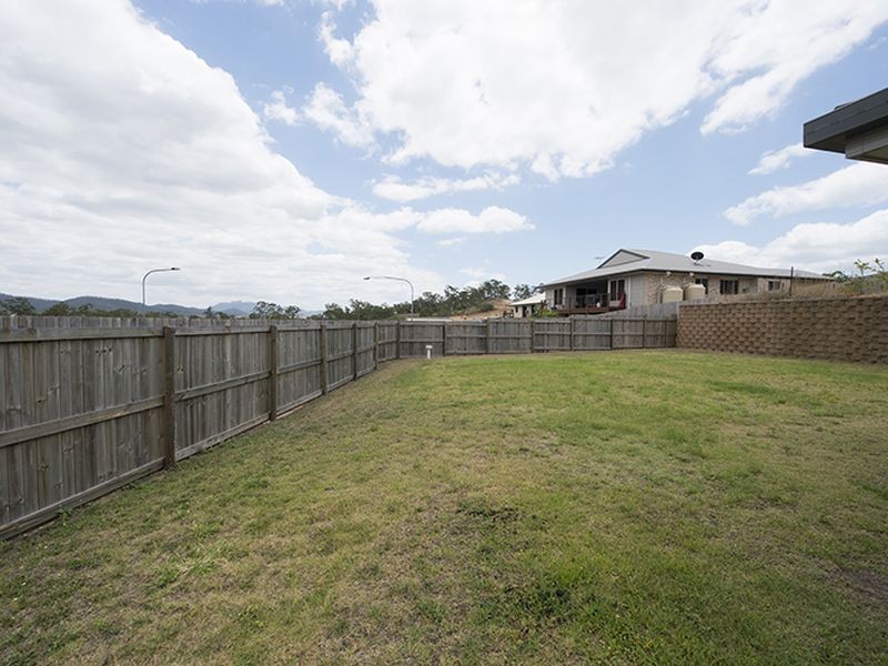 17 Dartmouth Close, Clinton QLD 4680