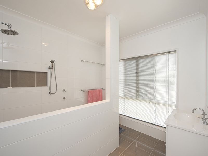 5 Pams Court, Beecher QLD 4680