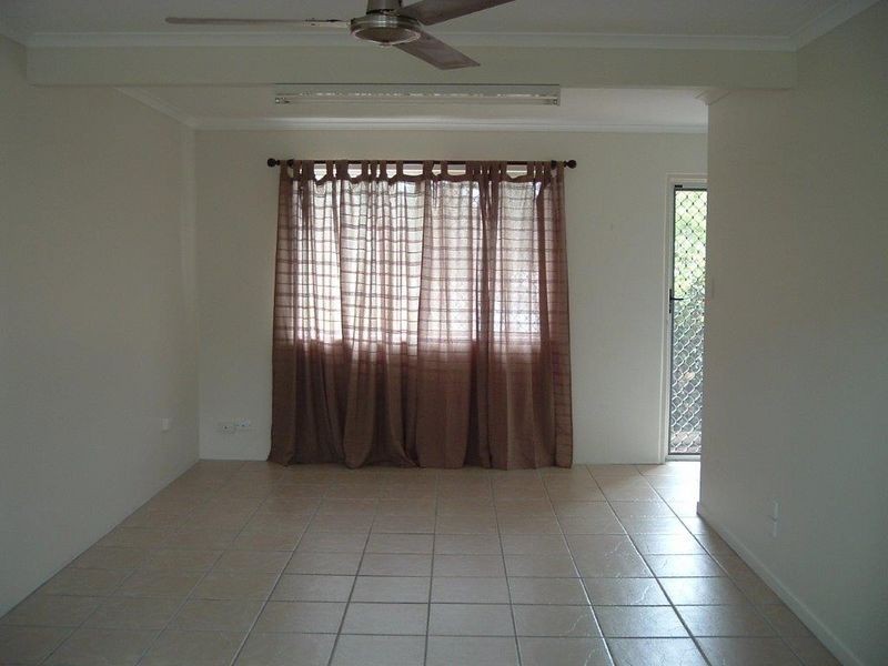 1/4 Lamington Drive, South Gladstone QLD 4680