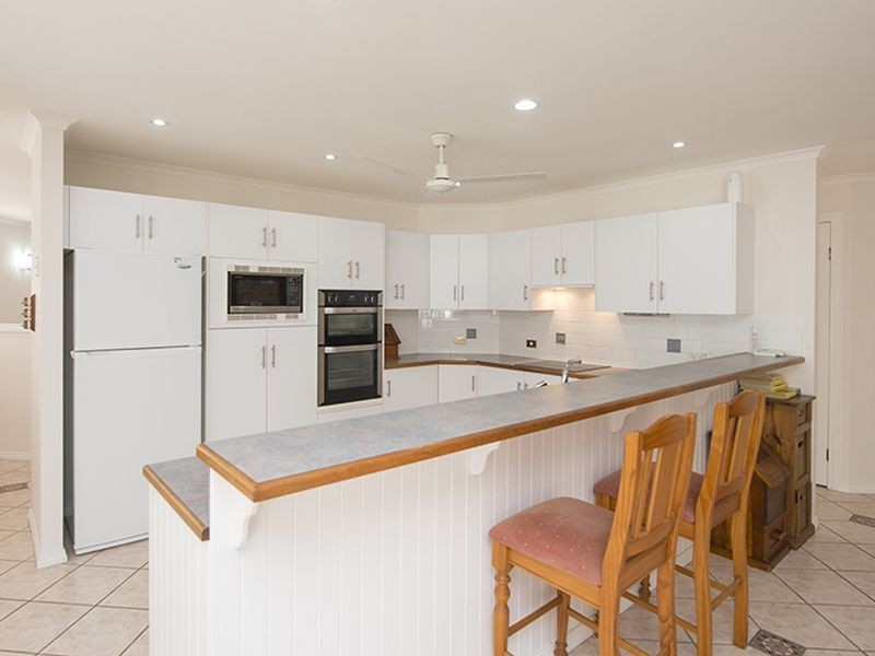 6 Buckingham Court, Telina QLD 4680