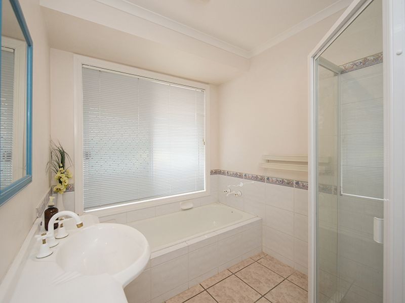 6 Buckingham Court, Telina QLD 4680