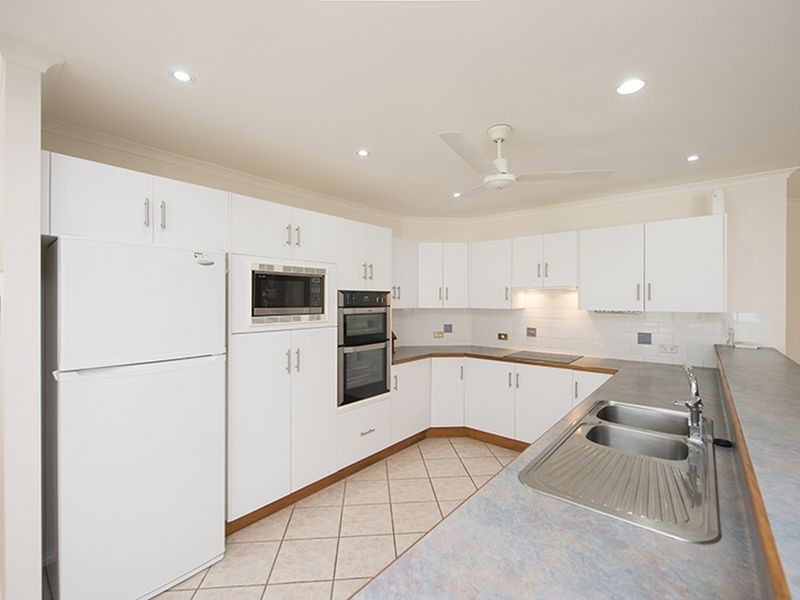 6 Buckingham Court, Telina QLD 4680