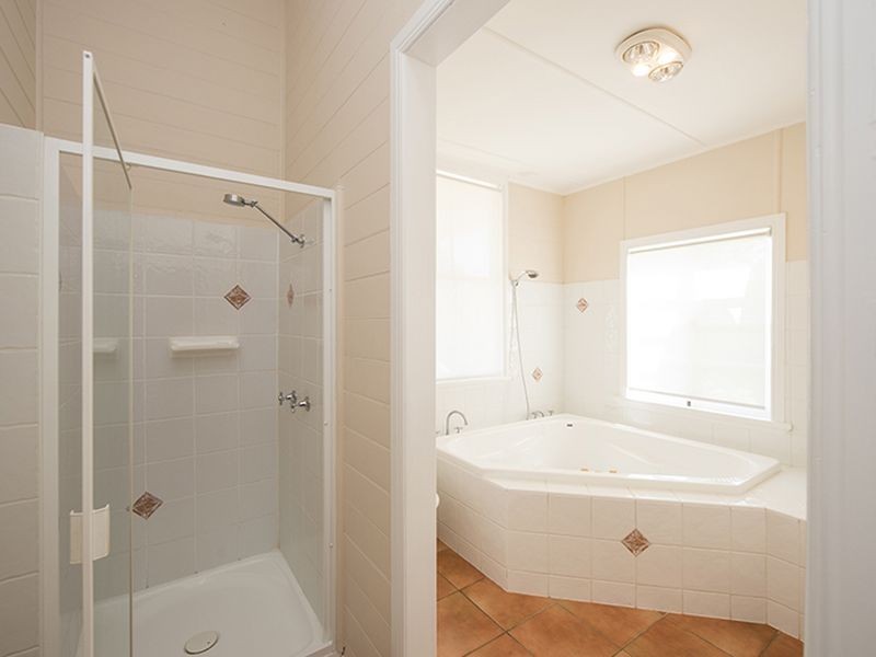 8 Fowler Lane, West Gladstone QLD 4680
