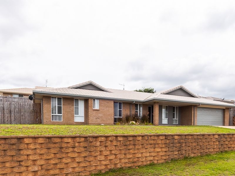 27 Dartmouth Close, Clinton QLD 4680