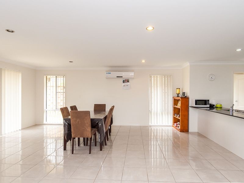 27 Dartmouth Close, Clinton QLD 4680