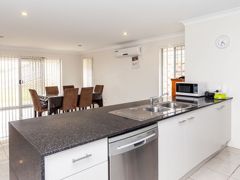 27 Dartmouth Close, Clinton QLD 4680