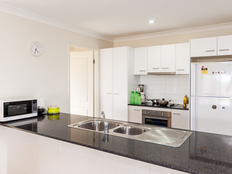 27 Dartmouth Close, Clinton QLD 4680
