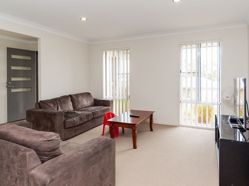 27 Dartmouth Close, Clinton QLD 4680