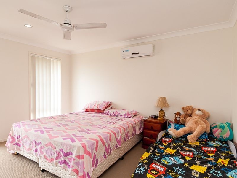 27 Dartmouth Close, Clinton QLD 4680