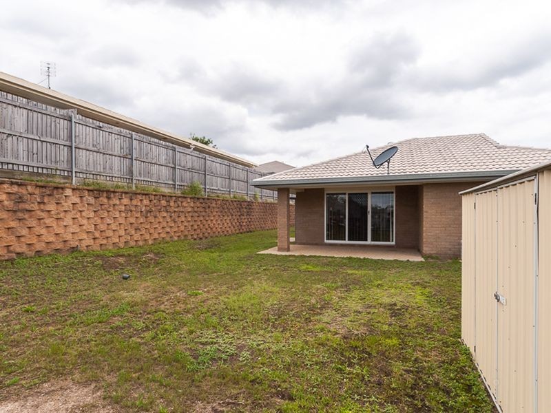 27 Dartmouth Close, Clinton QLD 4680