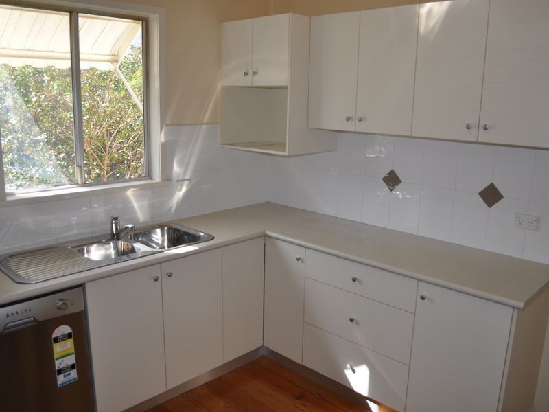 16 Fowler Street, West Gladstone QLD 4680