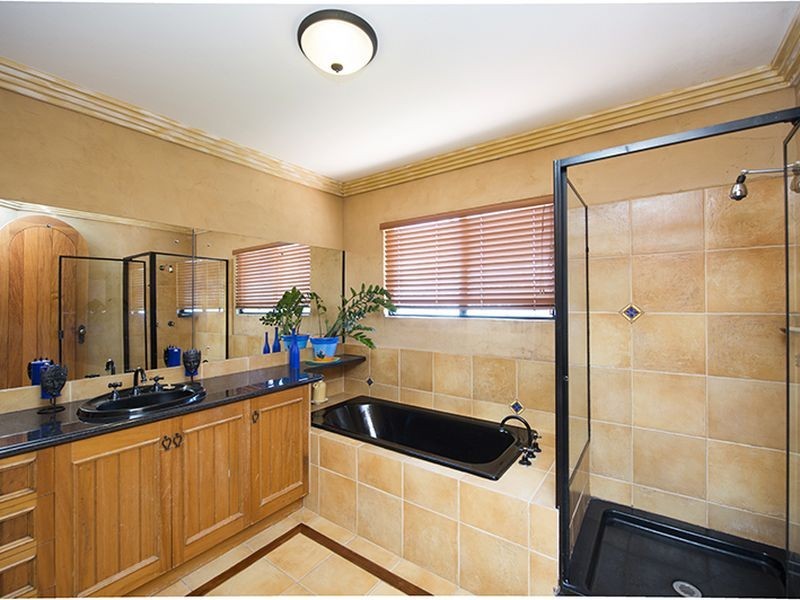 26 Fairbairn Place, Clinton QLD 4680