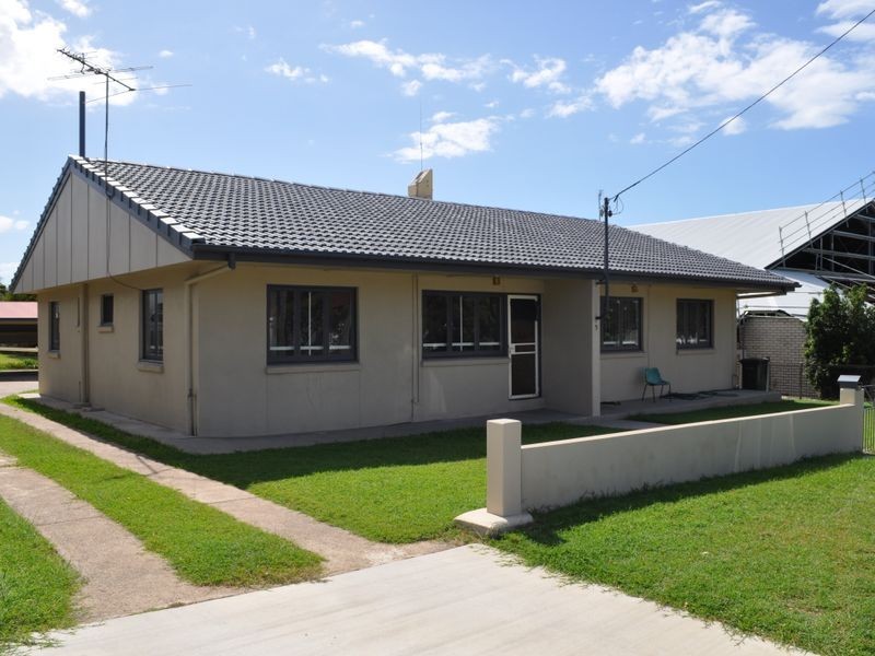 5 Charles Street, West Gladstone QLD 4680