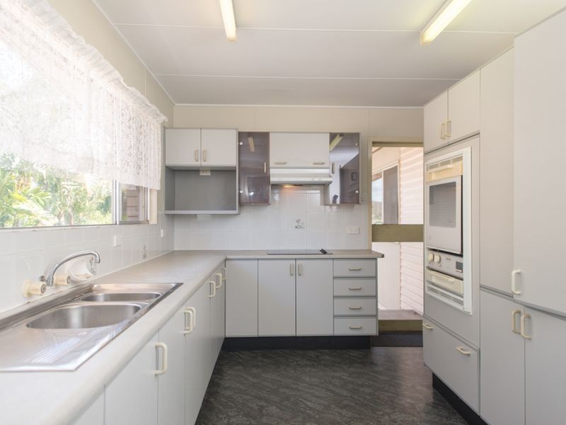 5 The Esplanade, Barney Point QLD 4680