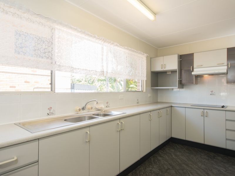 5 The Esplanade, Barney Point QLD 4680