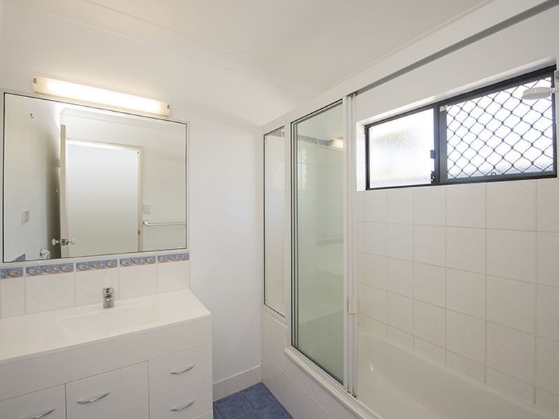 12 Craigmoor Court, New Auckland QLD 4680