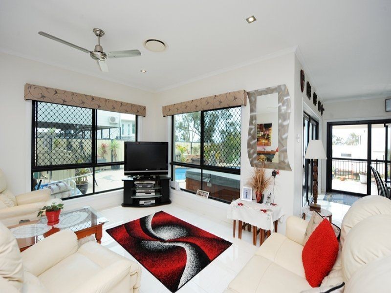 32 Dolphin Terrace, South Gladstone QLD 4680