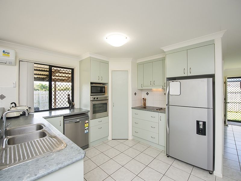 10a Linhow Crescent, Clinton QLD 4680