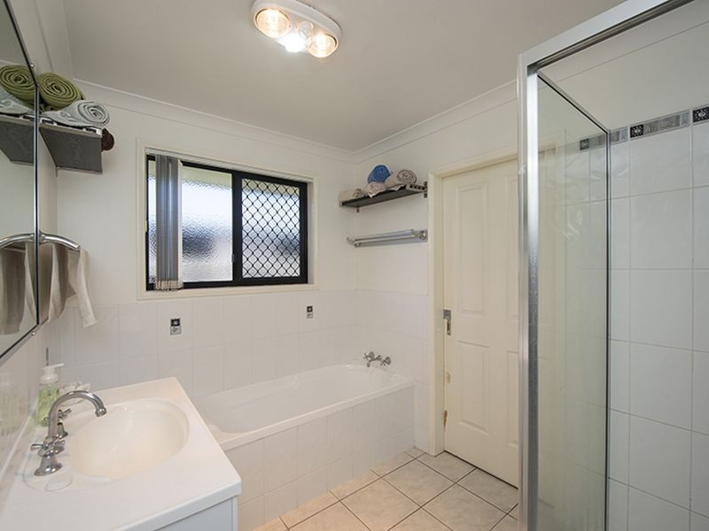 10a Linhow Crescent, Clinton QLD 4680