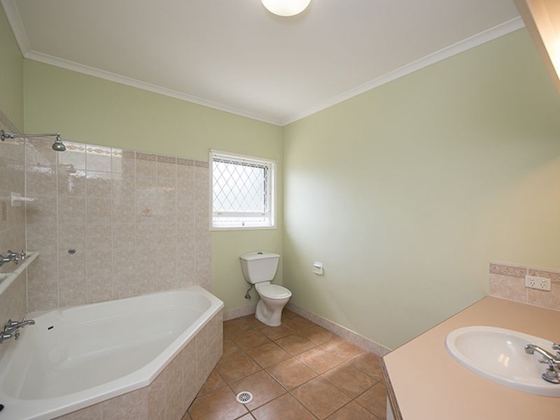 12 Fowler Street, West Gladstone QLD 4680