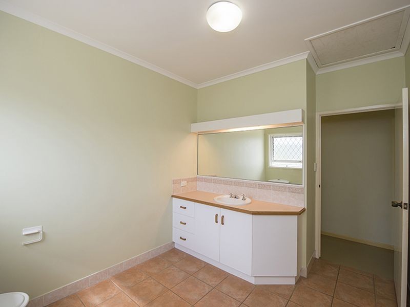 12 Fowler Street, West Gladstone QLD 4680