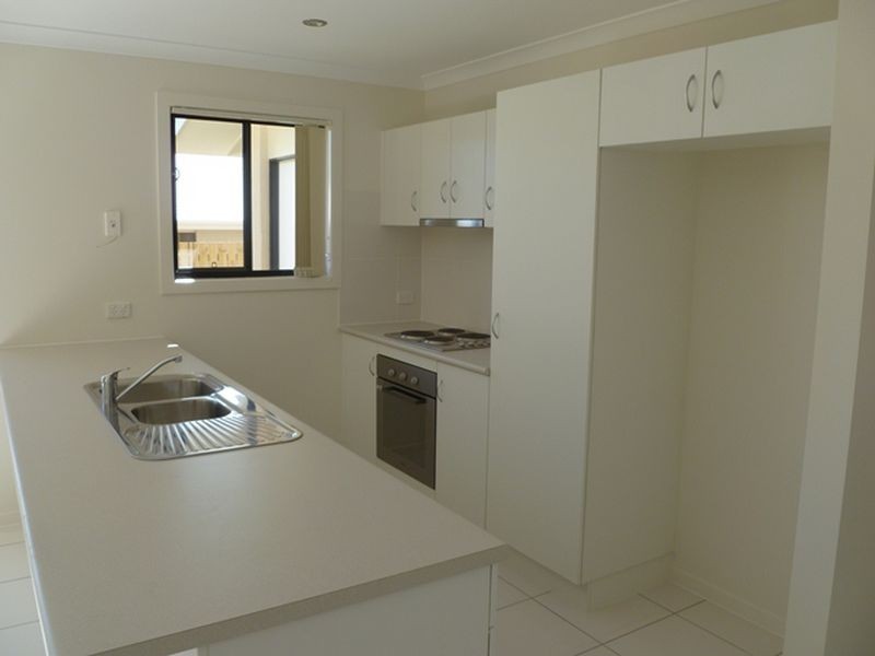 8 Giles Street, Glen Eden QLD 4680
