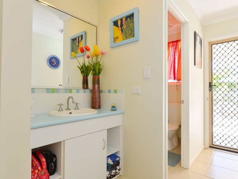 27 Victoria Avenue, Glen Eden QLD 4680