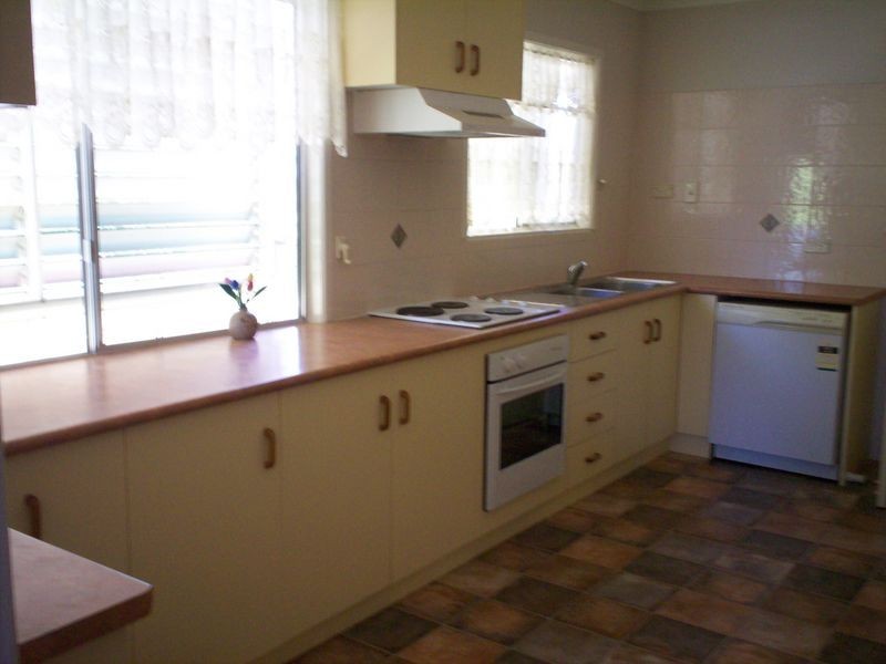 4 Berringar Lane, West Gladstone QLD 4680