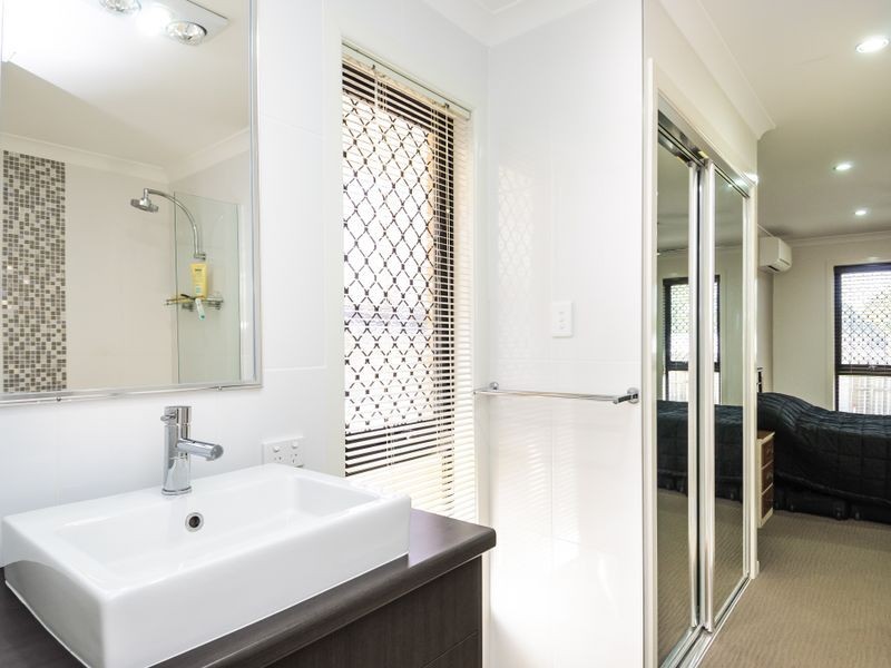 6 Briffney Street, Kirkwood QLD 4680