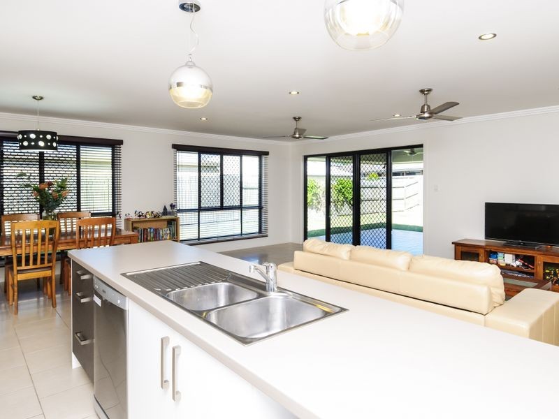 6 Briffney Street, Kirkwood QLD 4680