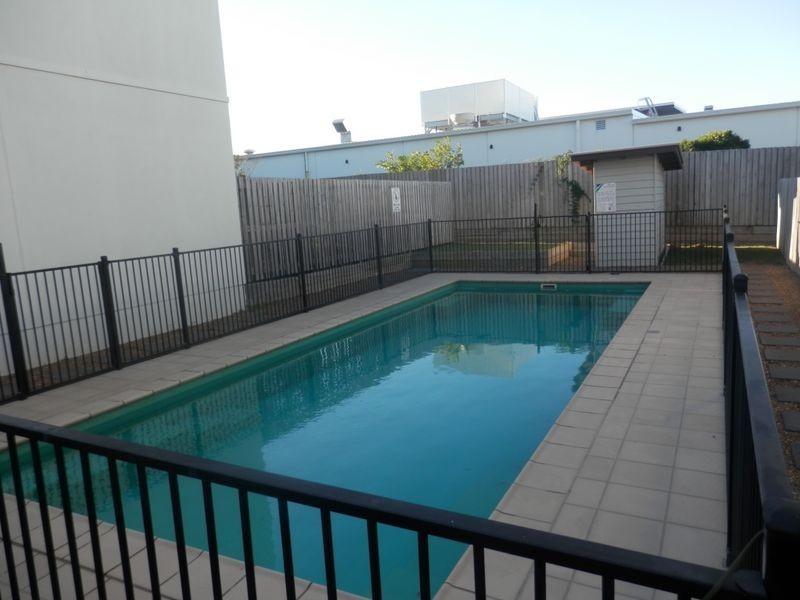 18/10 Nothling Street, New Auckland QLD 4680