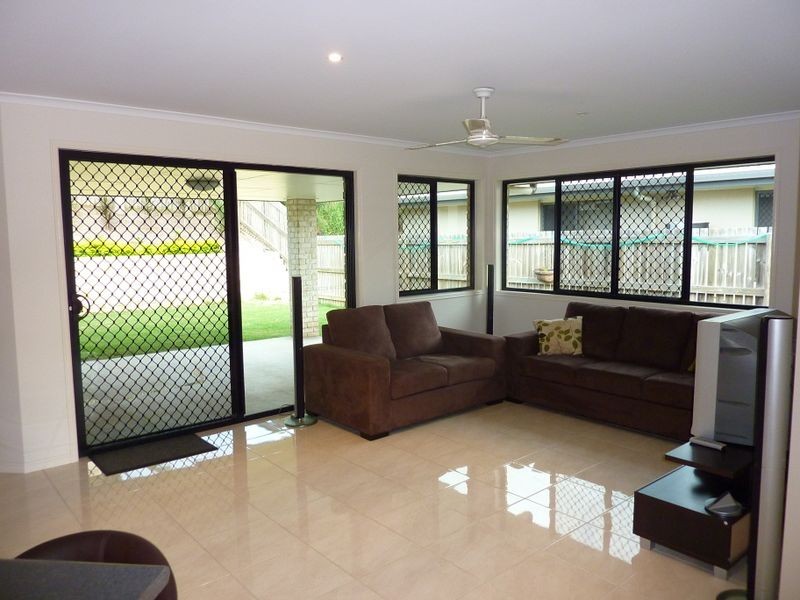 7 Larcom Rise, West Gladstone QLD 4680