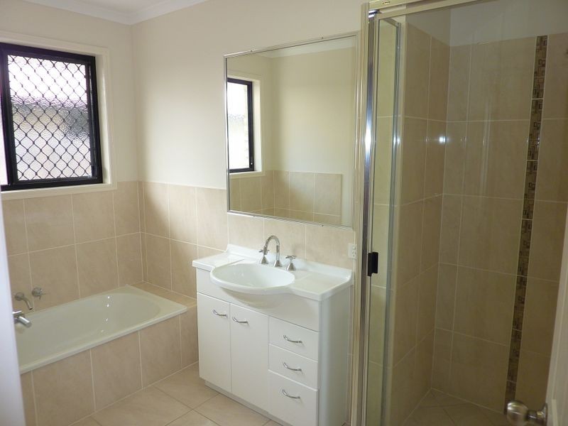 7 Larcom Rise, West Gladstone QLD 4680