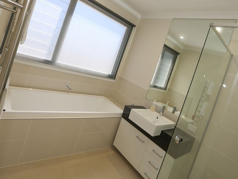 33 Tulipwood Circuit, Boyne Island QLD 4680