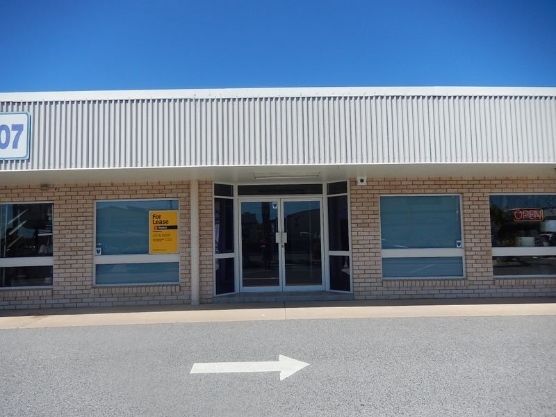 Shop 2/107 Hanson Road, Gladstone QLD 4680