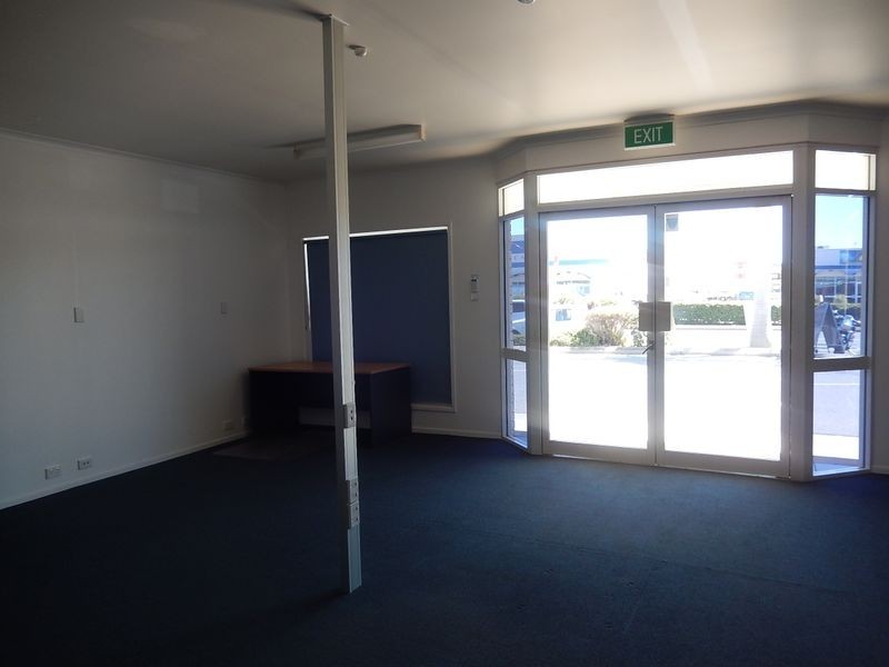 Shop 2/107 Hanson Road, Gladstone QLD 4680