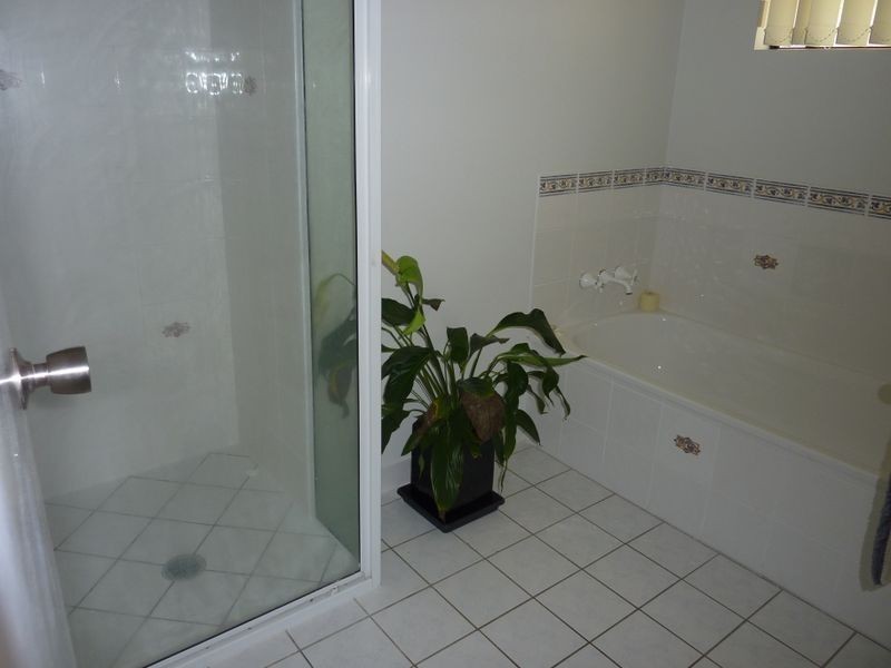 17 SAXONVALE COURT, Gladstone QLD 4680