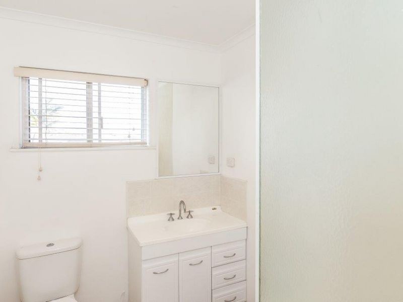 24 Agnes Street, South Gladstone QLD 4680