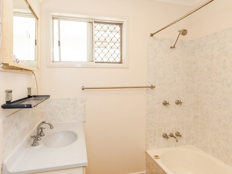 29 Pine Avenue, West Gladstone QLD 4680
