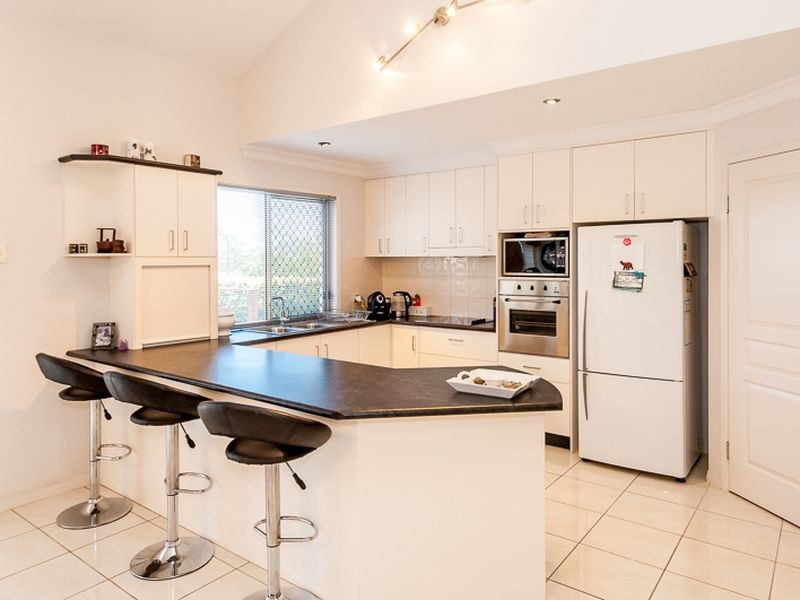 82 Emmadale Drive, New Auckland QLD 4680