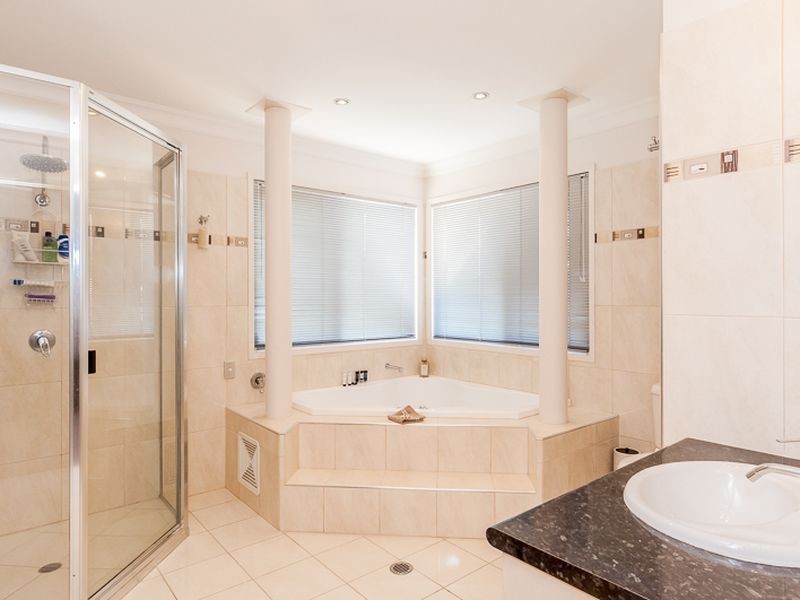 82 Emmadale Drive, New Auckland QLD 4680