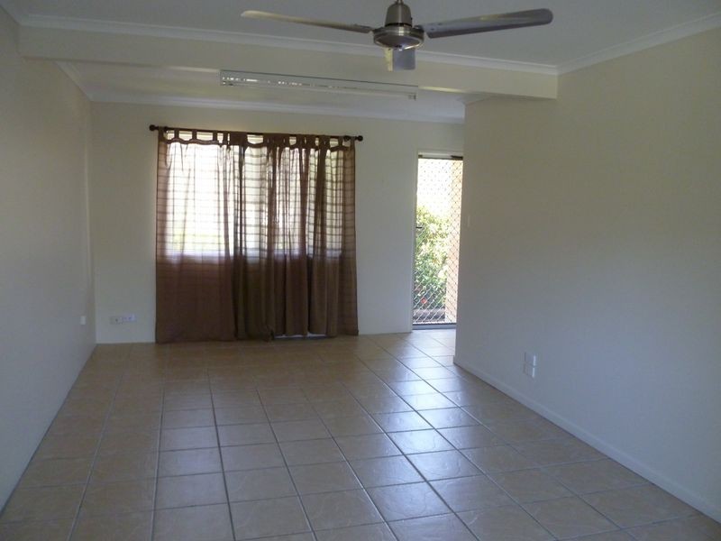 1/4 Lamington Drive, South Gladstone QLD 4680