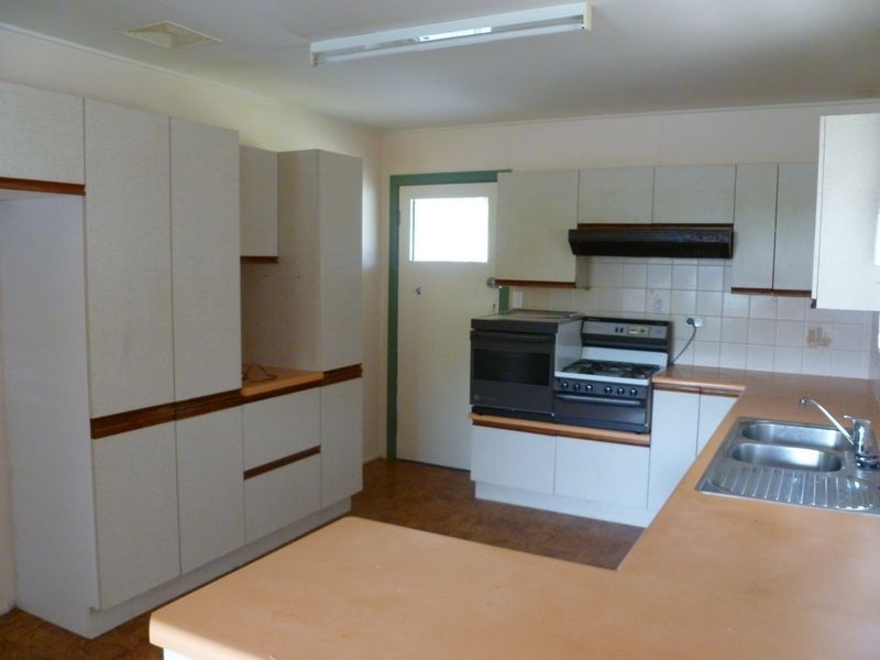 27 Paterson Street, West Gladstone QLD 4680