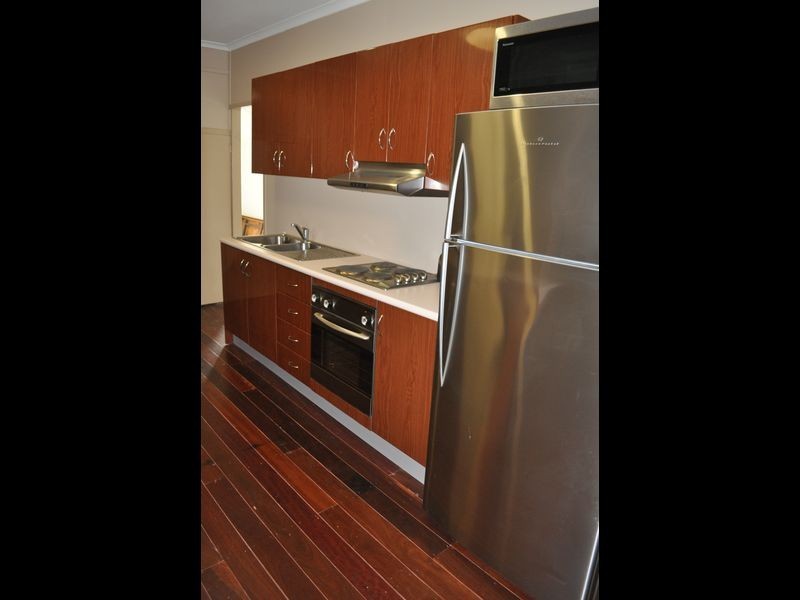 8 Pier Street, Gladstone QLD 4680