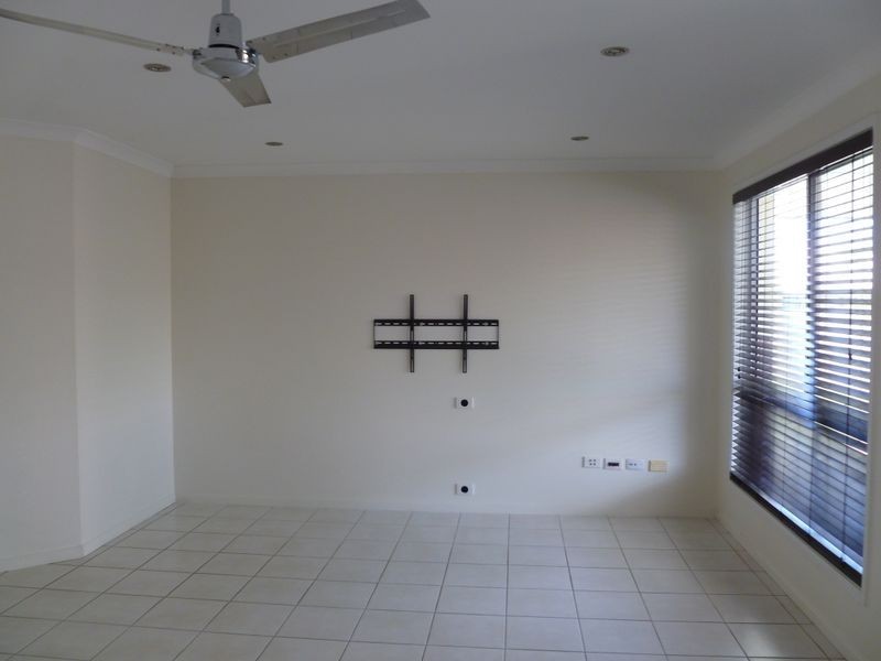 10 Craigmoor Court, New Auckland QLD 4680