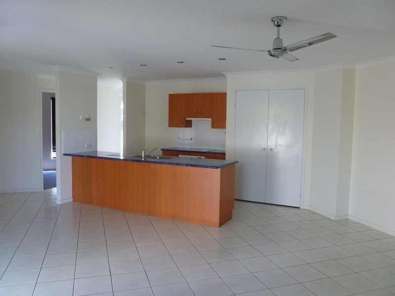 10 Craigmoor Court, New Auckland QLD 4680