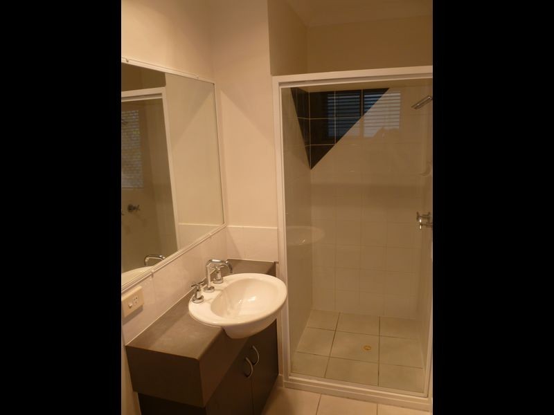 10 Craigmoor Court, New Auckland QLD 4680