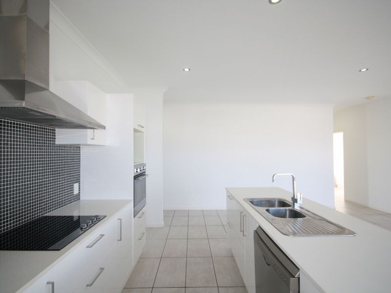 5 Windjana Court, New Auckland QLD 4680