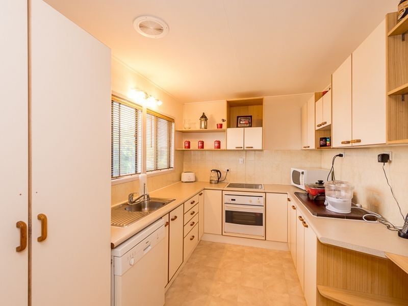 17 Schafer Street, Clinton QLD 4680